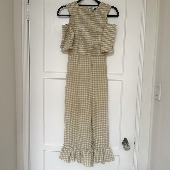 Ganni Beige Khaki Smocked Seersucker Gingham Cold Shoulder Dress, size 34 - Picture 8 of 14